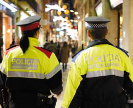 Una patrulla mixta de los Mossos d'Esquadra y la Guardia Urbana de Reus en las calles de la ciudad