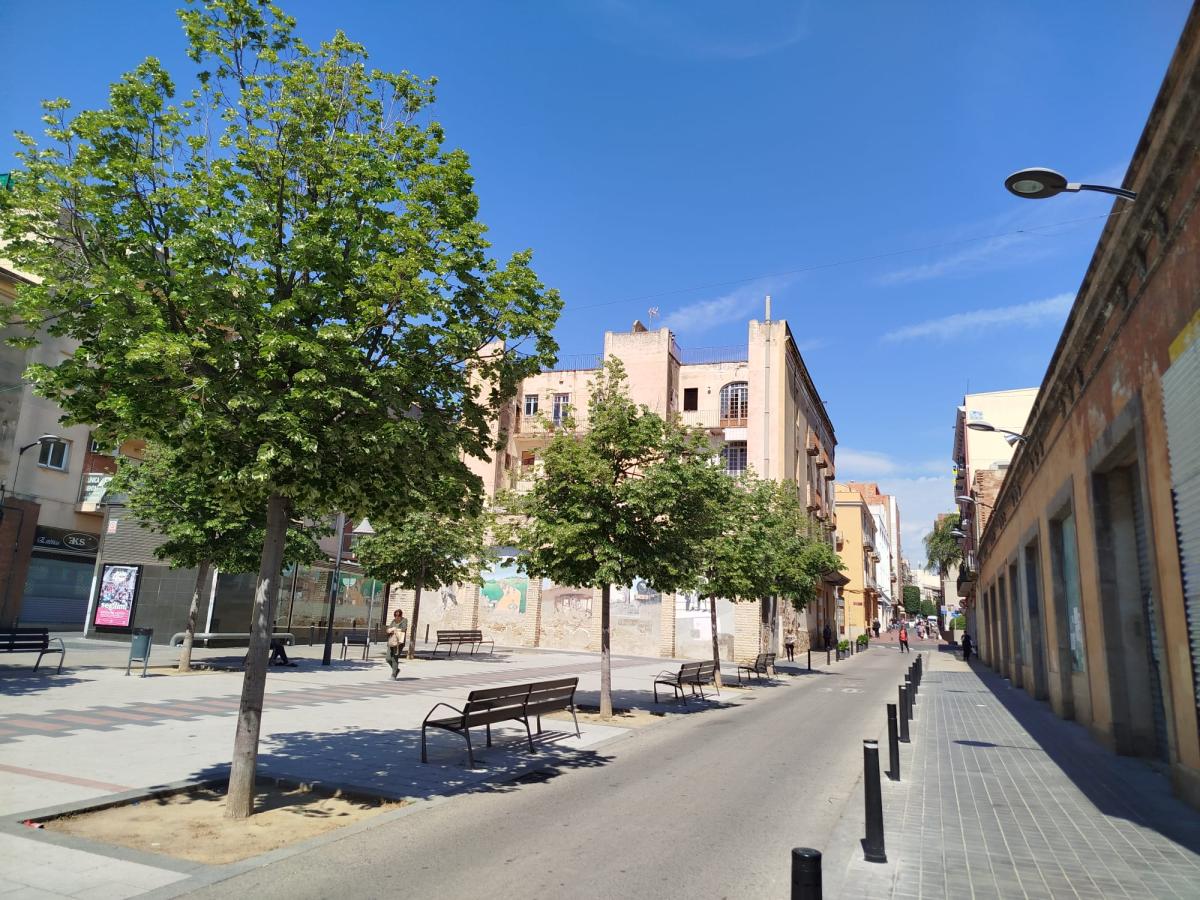 Vista del passeig orientada cap al Tom de Ravals, des del barri del Carrilet