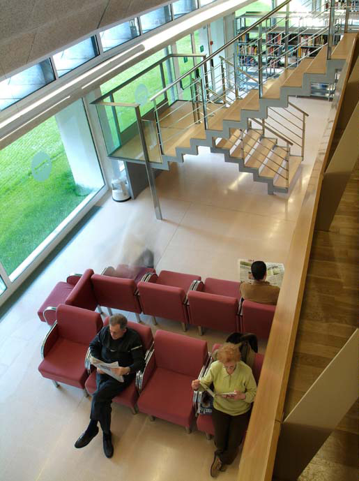 Vista interior de la Biblioteca Central Xavier Amorós.