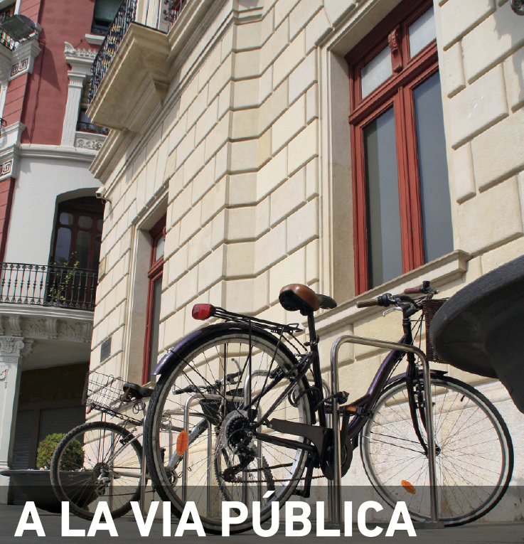 Aparcamiento de bicicletas en la plaza del Mercadal