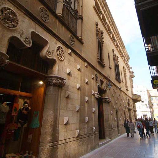 Vista de la Casa Navàs des del carrer del Vent.