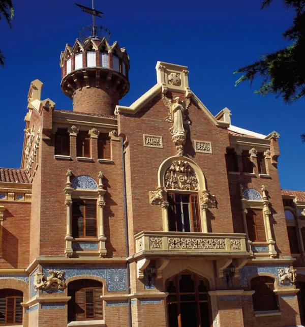 Fachada del Institut Pere Mata.