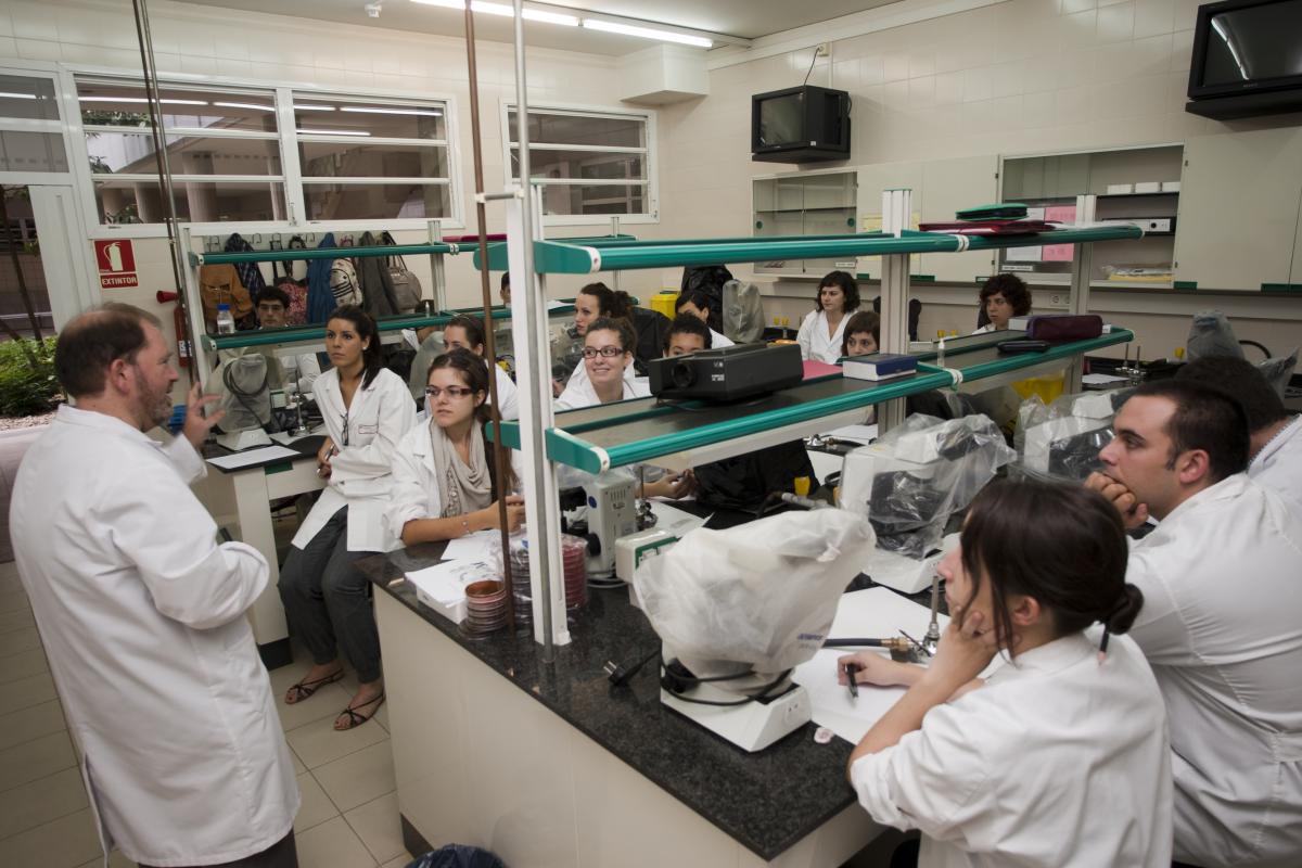 Clase de la facultad de Ciencias de la Salud.