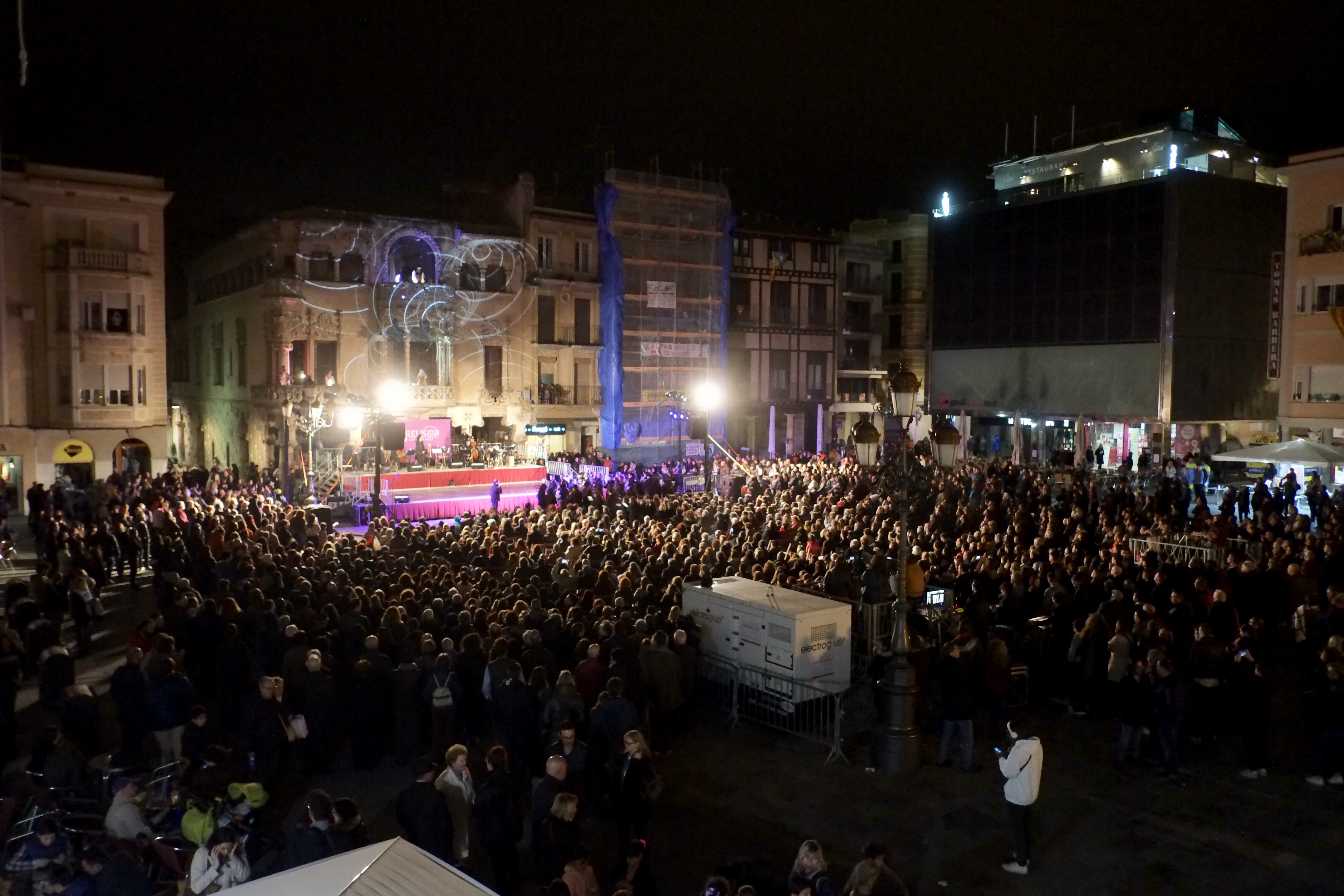 La plaça del Mercadal plena de gom a gom per a la inauguració de Reus Ciutat de la Música 2018