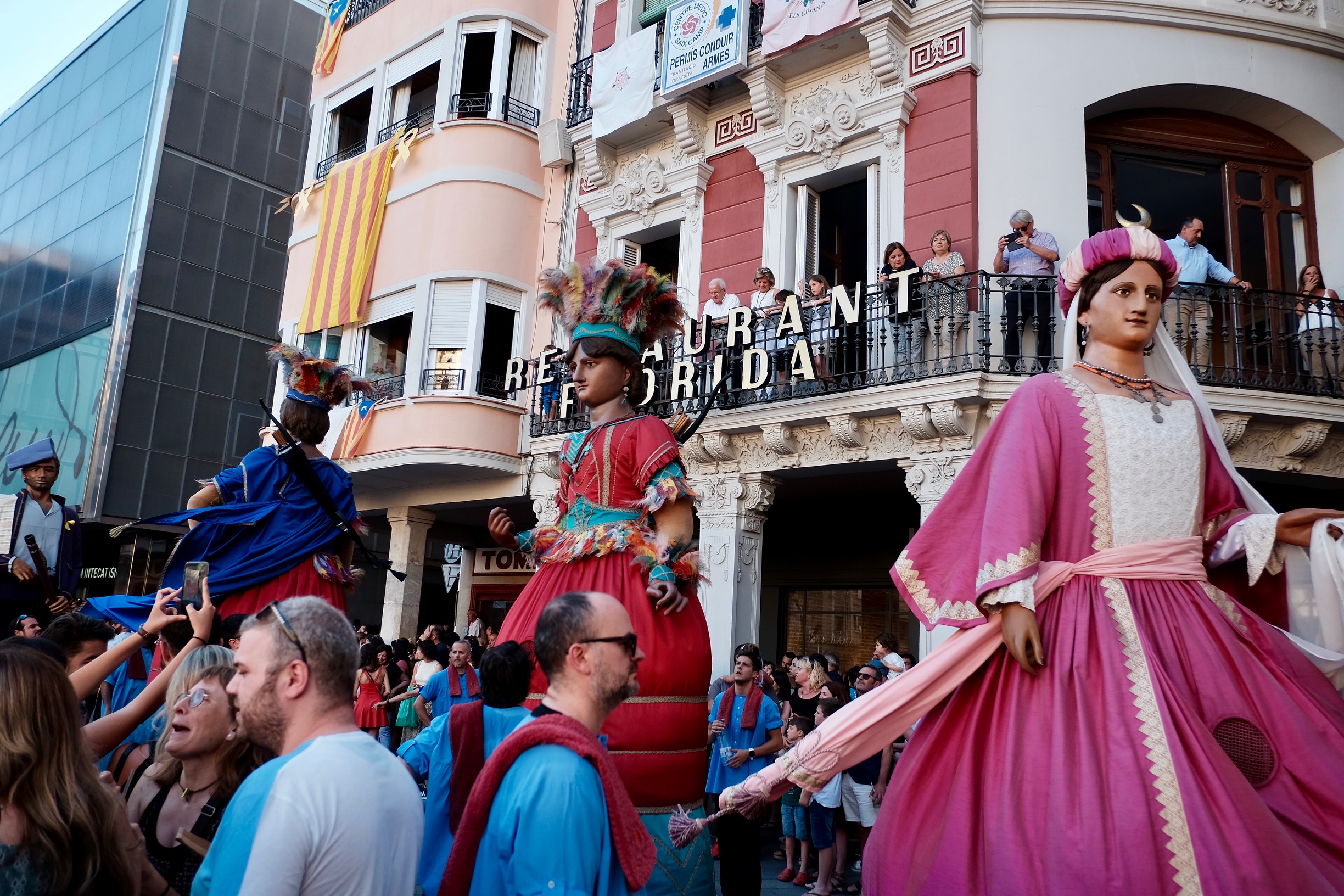 Els Gegants de Reus, a punt per a la Professó Solemne
