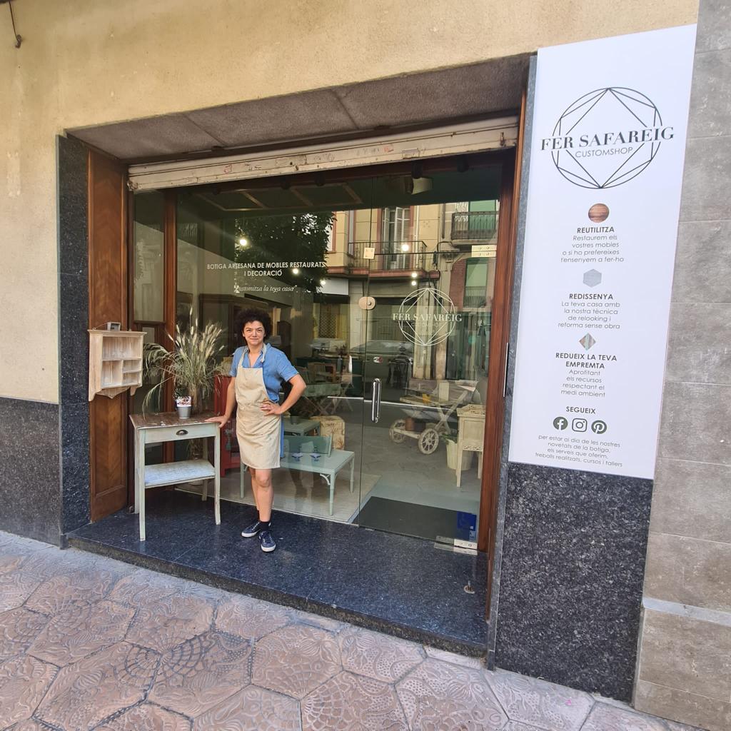 Hacer lavadero. Tienda artesanal de muebles restaurados donde se ofrece restauración, personalización y mantenimiento de muebles.