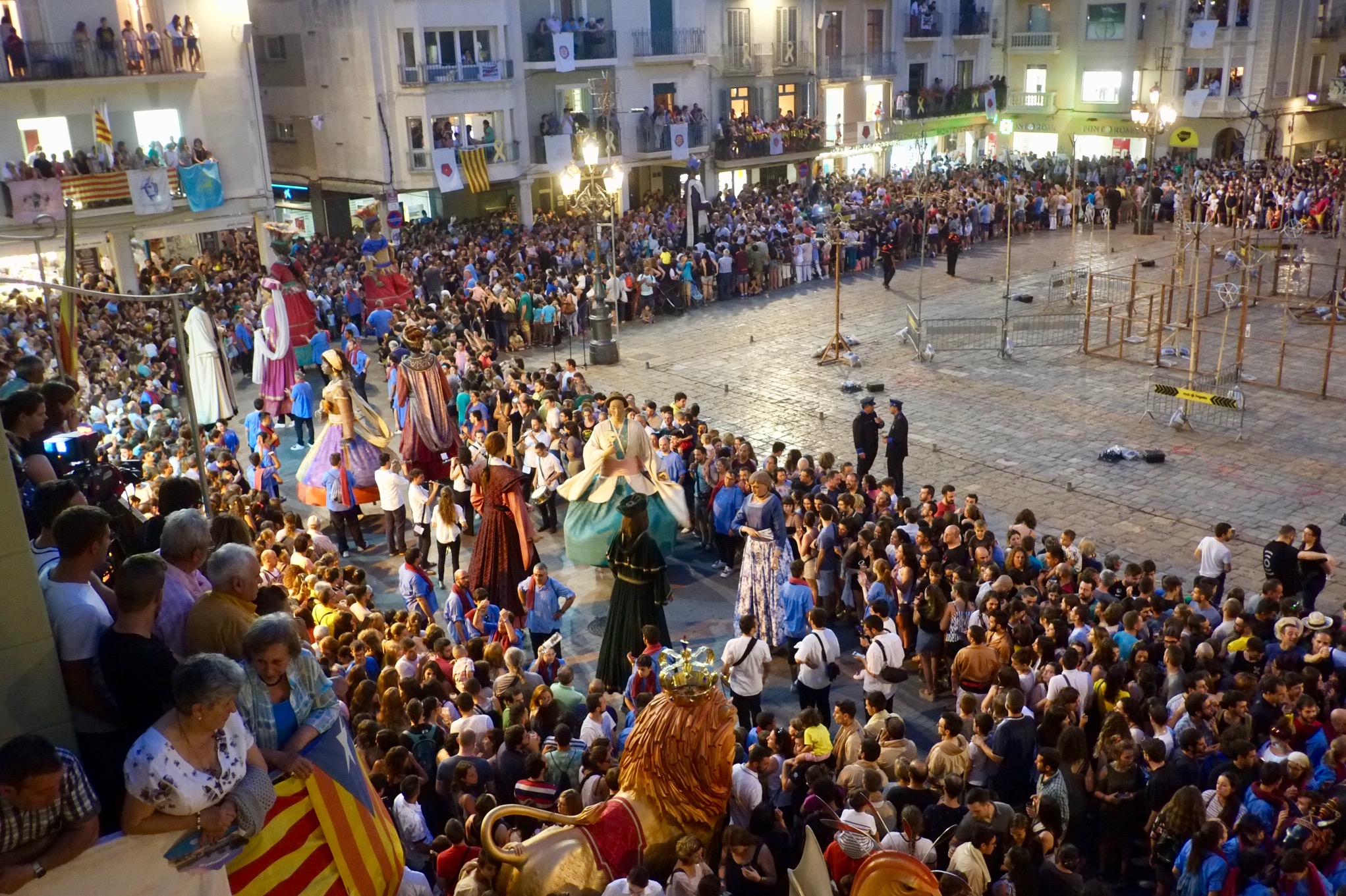 Elements del Seguici festiu a la tornada de Completes