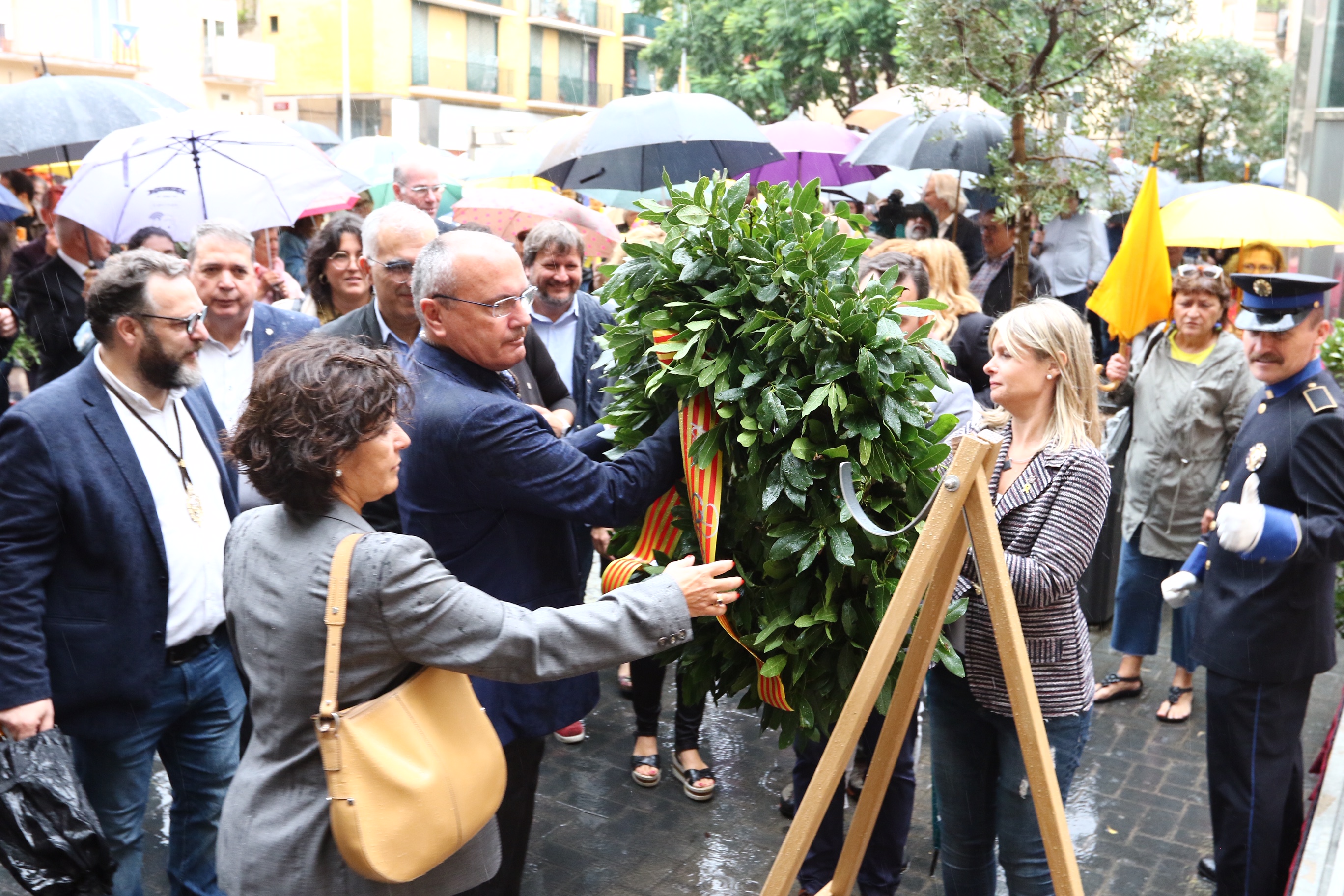 Ofrena floral al Baluard