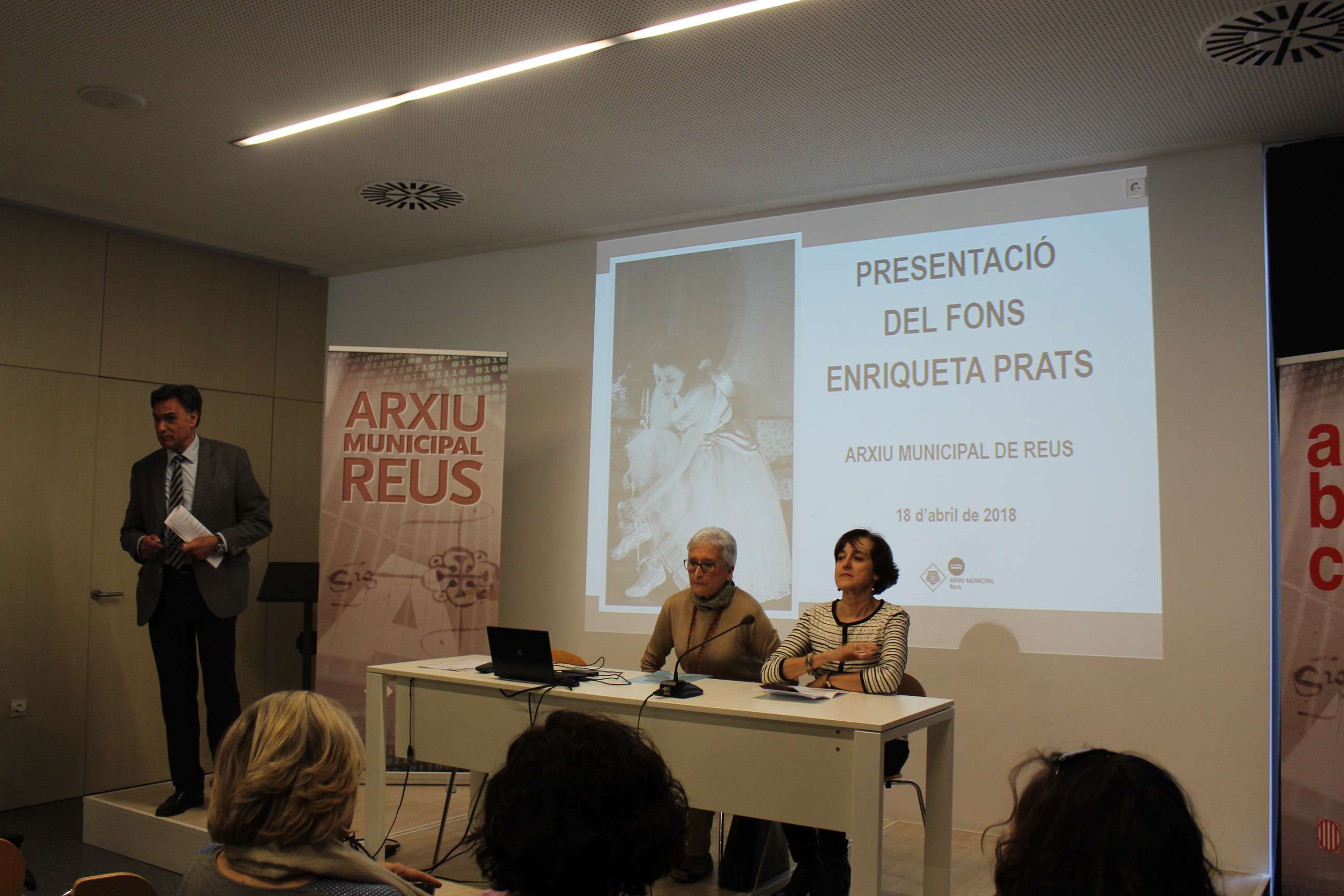 Imatge acte presentació fons Enriqueta Prats Arxiu de Reus