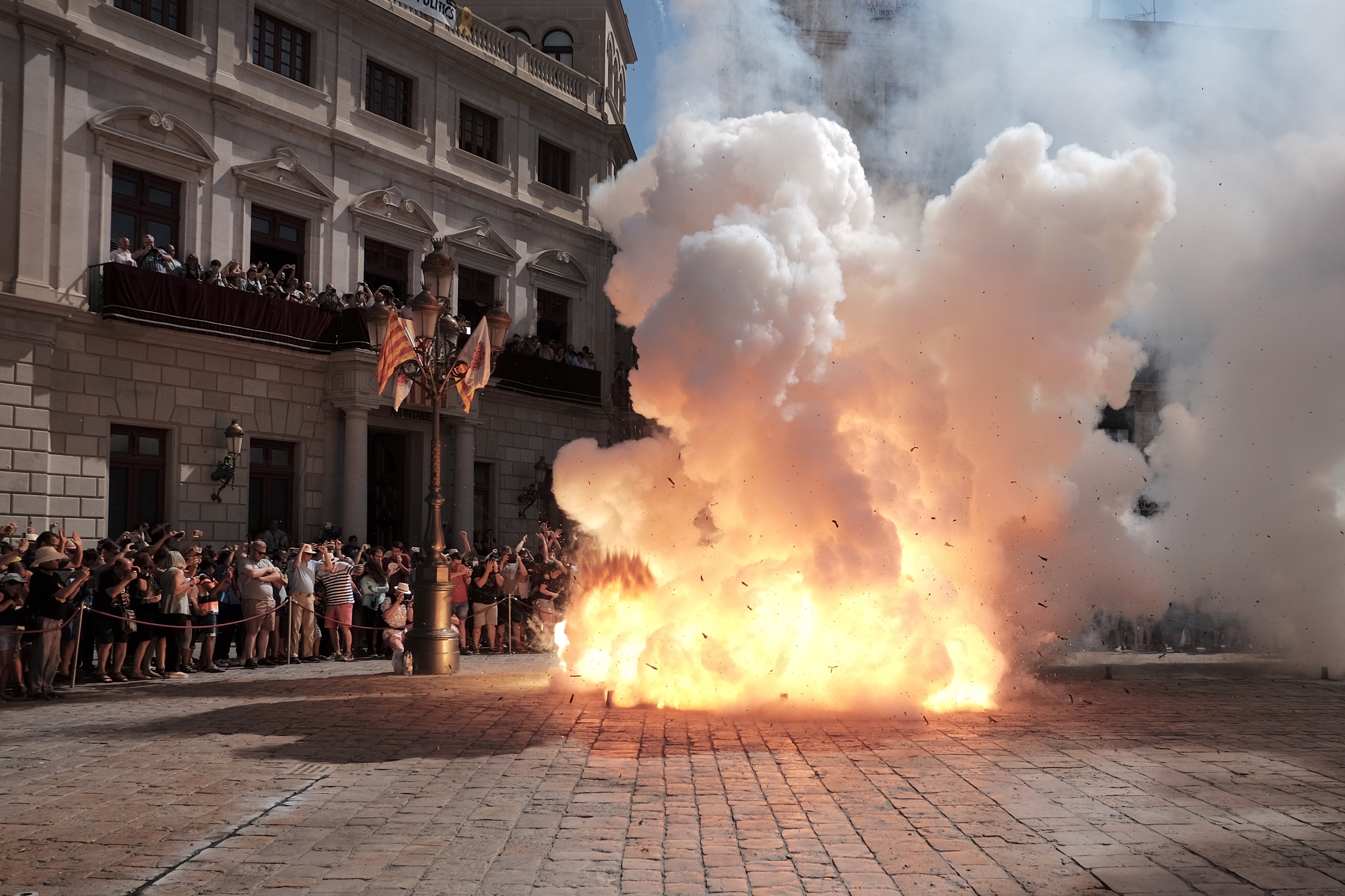 Imatges del matí de Sant Pere a la plaça del Mercadal