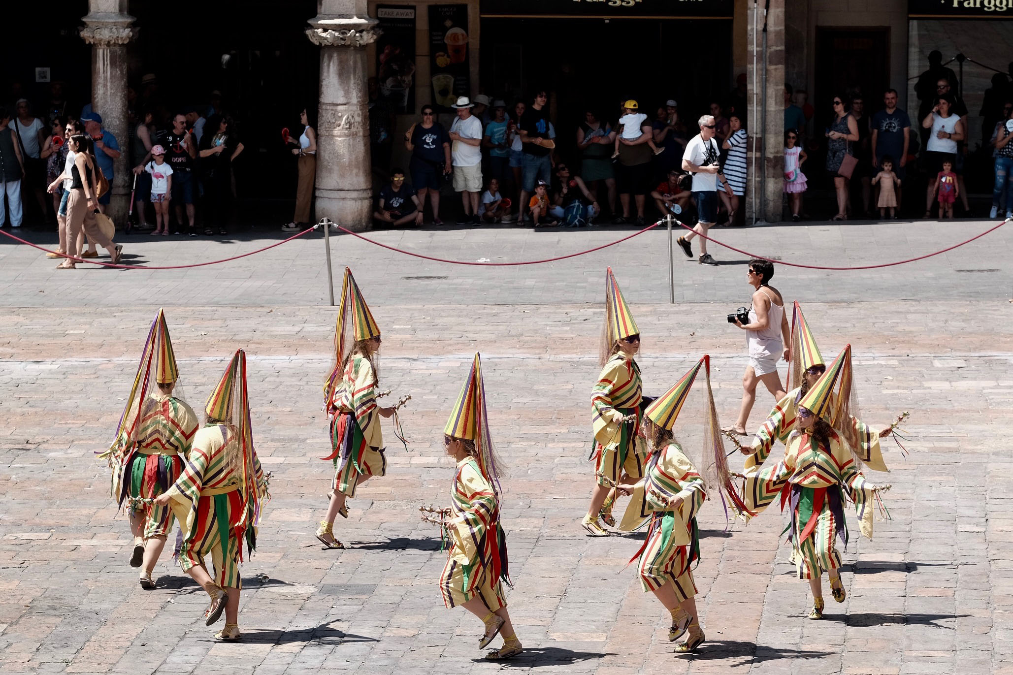 Imatges del matí de Sant Pere a la plaça del Mercadal