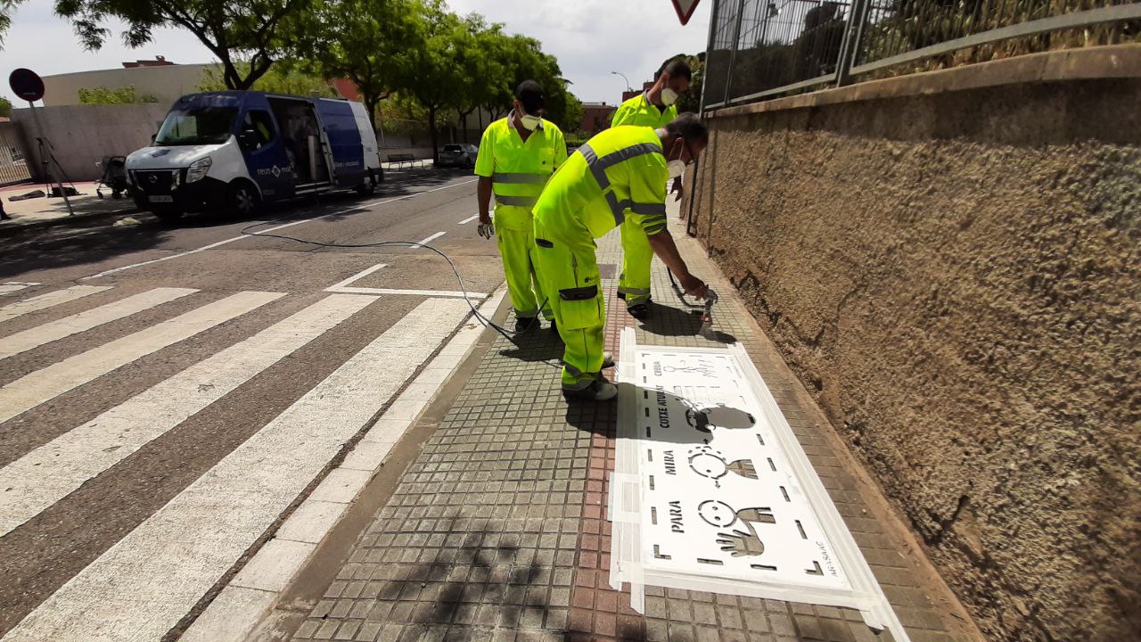 Senyalització viària inclusiva amb pictogrames al CEE Font del Lleó