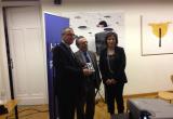 Imatge de la donació que es va fer al gener, amb l'alcalde, el president de la Fundació Reddis i la directora de Ràdio Reus
