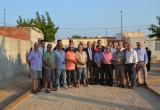 L'alcalde de Reus i els regidors amb els veïns del barri Montserrat a la inauguració de la petanca.