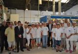L'alcalde i el regidor d'Innovació, Empresa i Ocupació amb els treballadors de Servi-net.