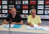 Imatge de la roda de premsa del regidor d'esports i el president del Club de Futbol Reus Deportiu.