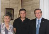 L'alcalde de Reus i la regidora d'Ensenyament reben al Pare Marcel·lí Muñoz.