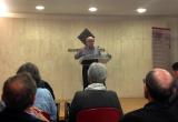 El Dr. Gort oferint la conferència sobre el Llibre de la Cadena