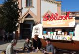 Biblioteca sobre rodes a la Xavier Amorós amb Montserrat Caelles
