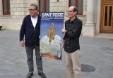 El regidor de Cultura i Joventut, Joaquim Sorio, i l'autor del cartell, Josep M. Gort, amb el cartell de Sant Pere 2014