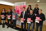 Imatge amb els organitzadors i col·laboradors de la 4ª Cursa de la Dona de Reus