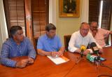 Imatge de l'acte de signatura dels convenis entre l'Ajuntament i el CF Reus Deportiu SAD