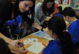 Alumnes dels instituts incentiven els escolars a pintar Fortuny en el marc del nou Pla Educatiu 