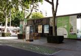 Foto del nou punt de recàrrega a la plaça de la Llibertat