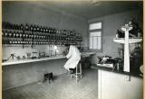 Imatge del doctor Frias treballant al seu laboratori