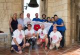 L'alcalde amb els membres de la Jove Cambra i de Bravium Teatre al Campanar de la Prioral