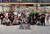 Fotografia de grup de les parades participants a l’11a edició del «Menja’t el Mercat»