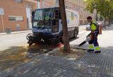 Neteja i recollida de flors caigudes dels arbres a la via pública