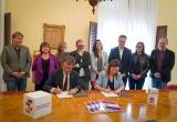 Signatura del document d'adhesió al Pacte Nacional per la Llengua Signatura del document d'adhesió al Pacte Nacional per la Llengua