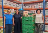 Les regidores Martinez i Escoda lliuren la donació