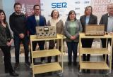 Foto de família de la cessió de la digitalització del fons sonor de Ràdio Reus