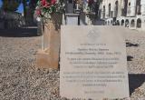 Placa en record a Cipriano Martos al Cementiri General de Reus. 