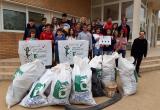 Foto de l'acció del Let's Clean Europe amb el Collège français international de Reus Foto de l'acció del Let's Clean Europe amb el Collège français international de Reus