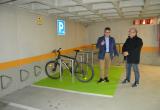 Imatge de l'acte de presentació dels nous aparcaments de bicis al pàrquing de les Oques