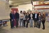 Imatge de representants de la Fundació Pere Mata i de l'Ajuntament de Reus al magatzem de materials del Banc d'Ajudes Tècniqu