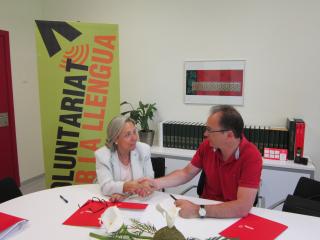 Signatura del conveni entre CNL i NW La Revista de Reus.