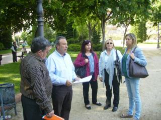 Els regidors amb els membres de l'Associació de Veïns de la Pastoreta.