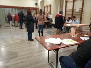 Imatge de la jornada d'eleccions generals 2019 a l'Institut Salvador Vilaseca