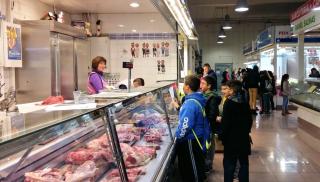 Foto de la la 3a Gimcana de l'alimentació saludable al Mercat del Carrilet