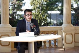 Imatge del regidor Marc Arza, durant la presentació de la commemoració de l'aniversari del Mas Carandell