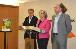 Imatge de la roda de premsa de presentació de la Guia d'Activitats d'Estiu.