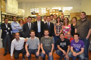 L'alcalde de Reus i el regidor d'Innovació, Empresa i Ocupació amb els treballadors de Quercus.