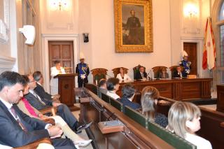 Neus Segrià durant la lectura del pregó al Saló de Plens.