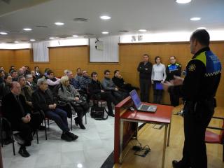 Una imatge de la presentació de la policia de proximitat de la Giuàrdia Urbana amb representants comerciants