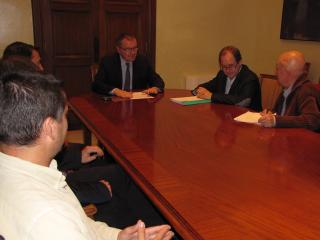 Reunió de l'alcalde de Reus i el regidor Miquel Domingo amb la Junta del Gremi de Construcció.