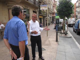 L'alcalde de Reus i el regidor de Medi Ambient amb el responsable de la Guàrdia Urbana durant la visita.